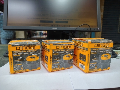 Picture of DINGQI 1/2" PIPE THREADING & PVC CUTTER, RATCHET DIE STOCKS-136001 (Orange)