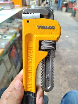 Picture of WELLOO Multi-Functions Corner 14" Pipe Wrench, Japan Type HPW0814 🛠️🔧 (Yellow)