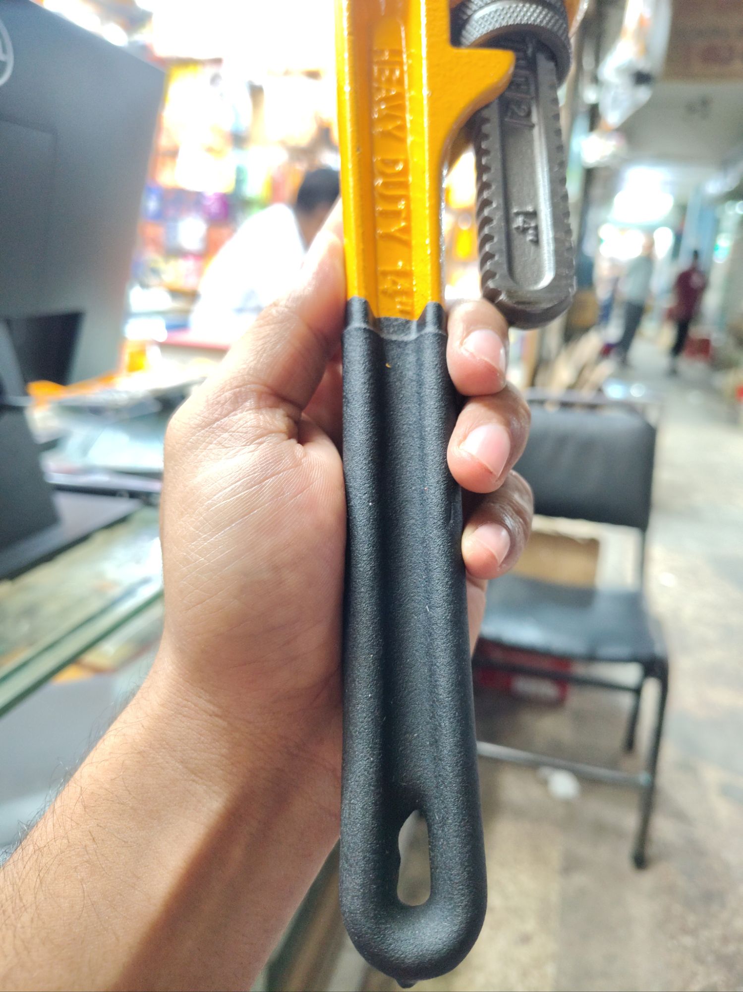 Picture of WELLOO Multi-Functions Corner 14" Pipe Wrench, Japan Type HPW0814 🛠️🔧 (Yellow)