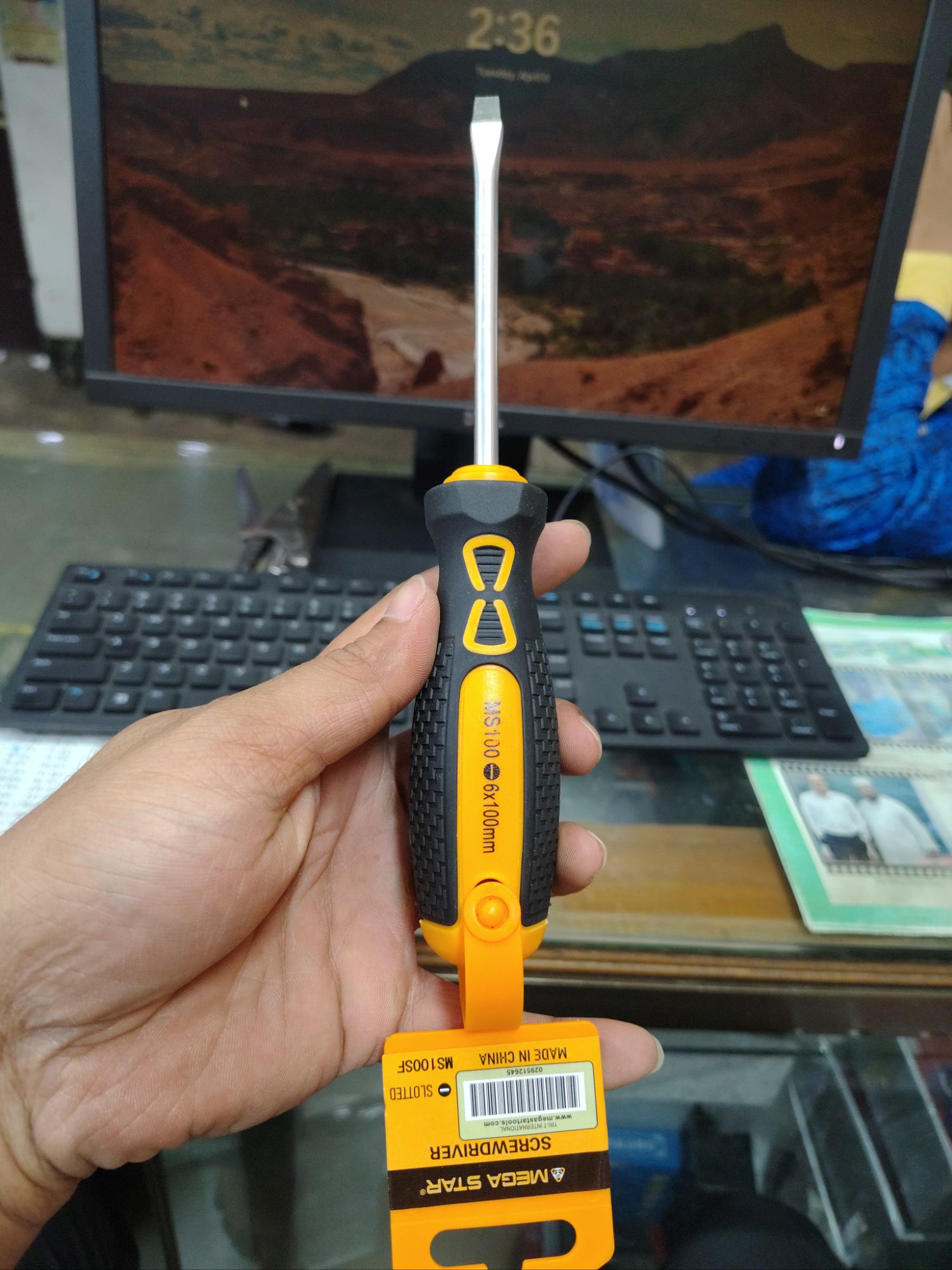 Picture of 🛠️ WELLOO 4-Inch Flat Head Screwdriver | Slotted Multi-Purpose Hand Tool – SDR05100 (Yellow)