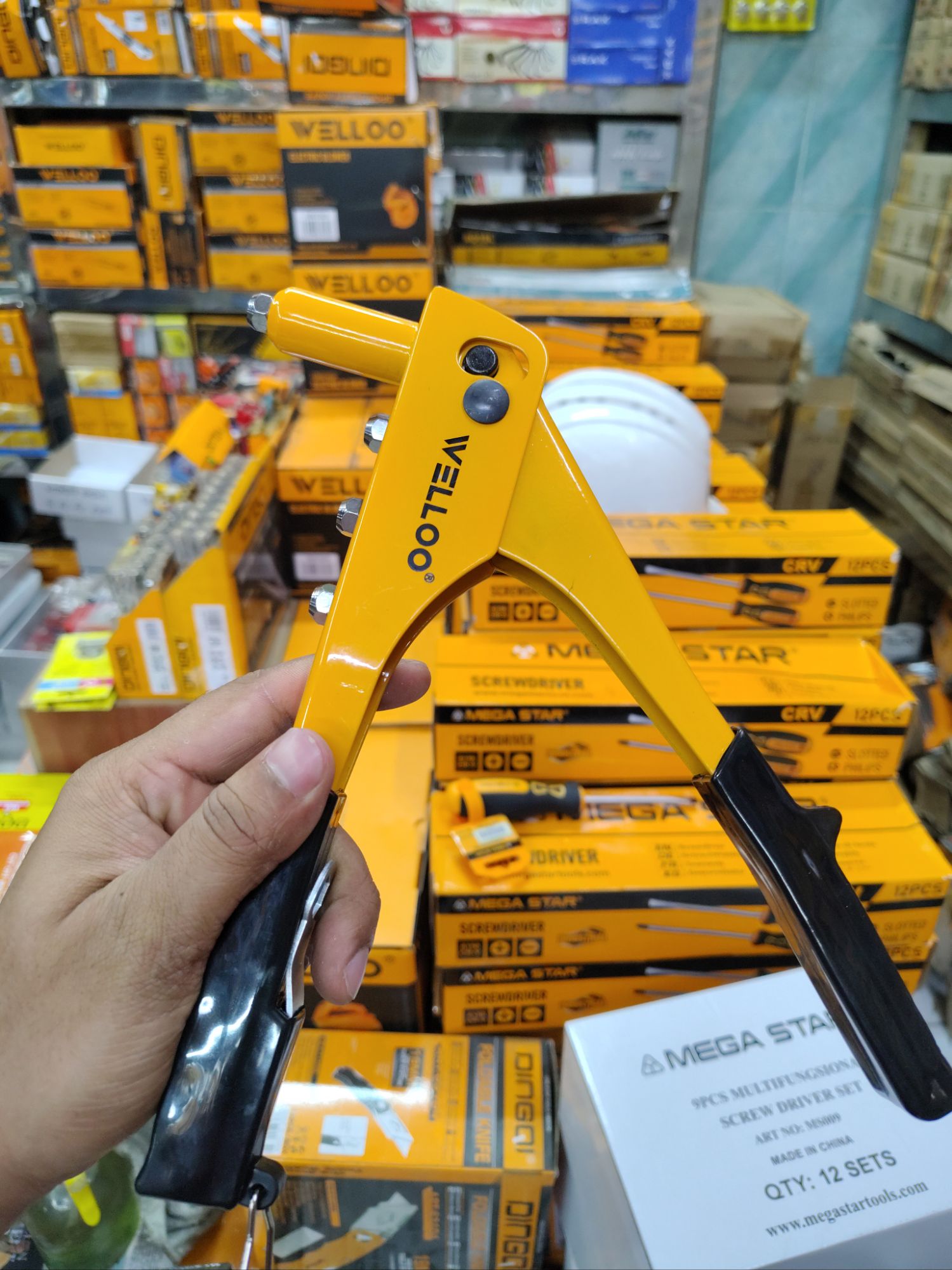 Picture of WELLOO Heavy Duty Aluminium Alloy Rivet Gun HRT5101 🛠️🔩 (Yellow)