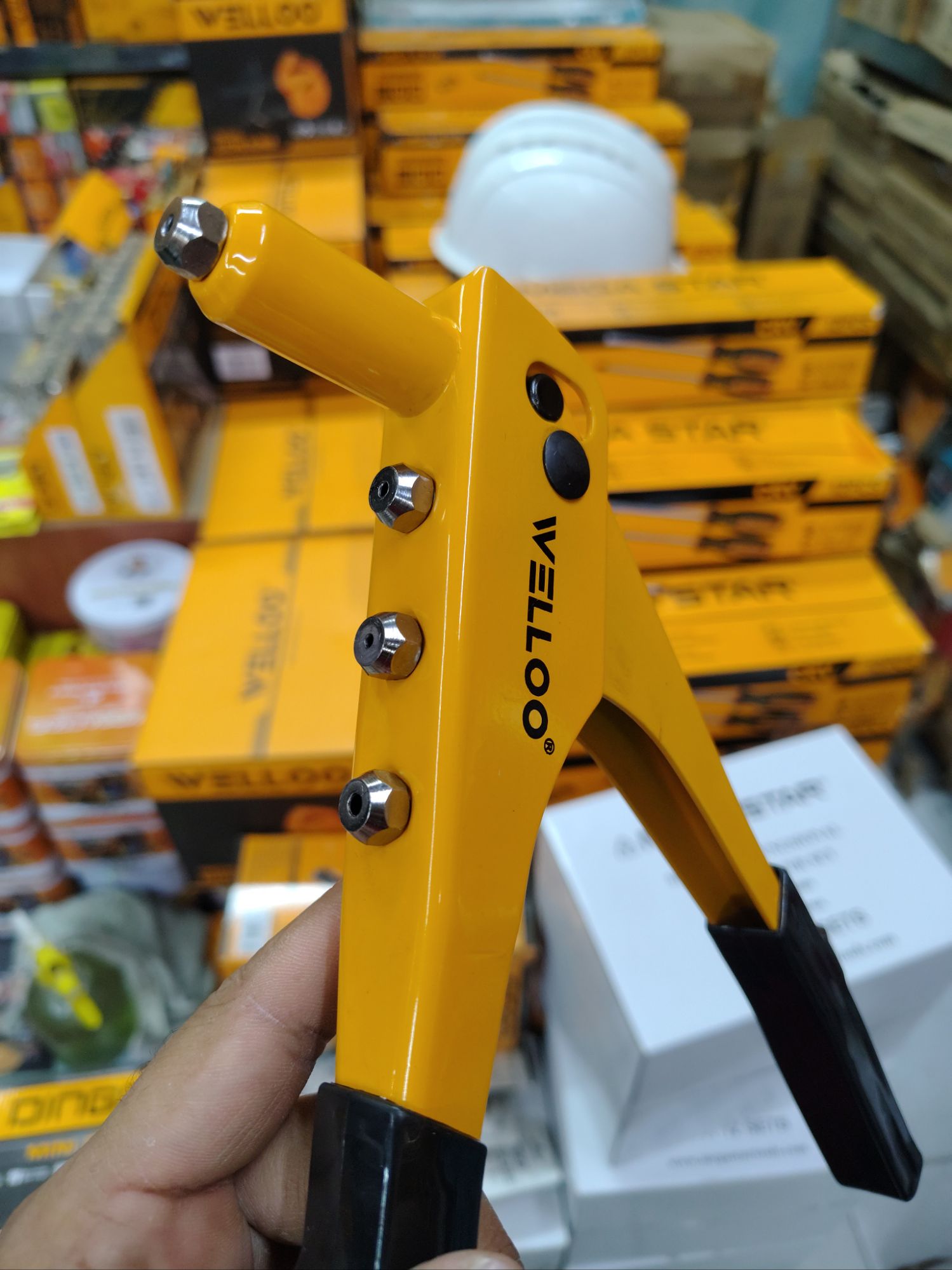 Picture of WELLOO Heavy Duty Aluminium Alloy Rivet Gun HRT5101 🛠️🔩 (Yellow)