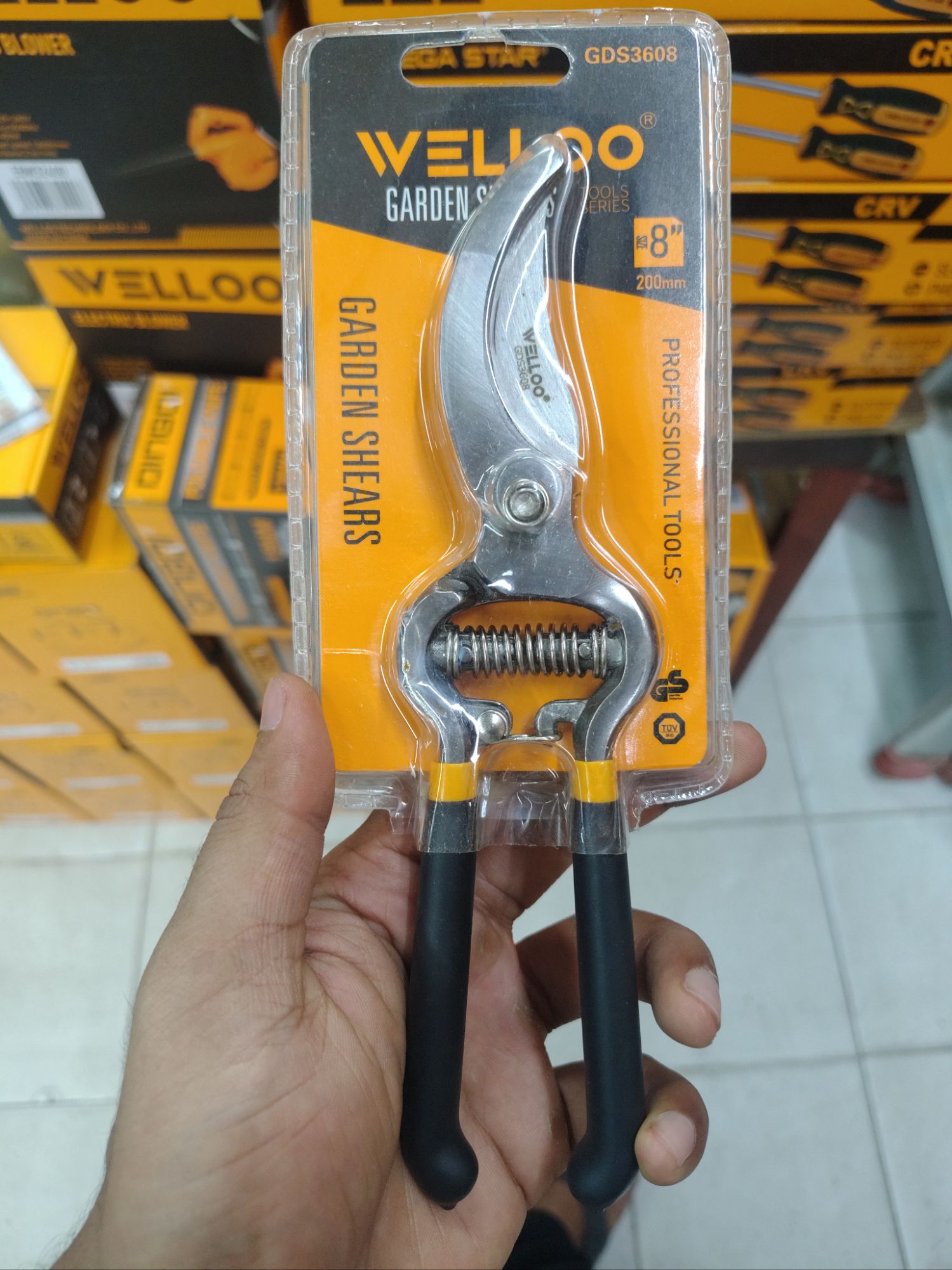 Picture of WELLOO 8" Inch Garden Shears,Tree branch Cutter GDS3608 (Yellow)