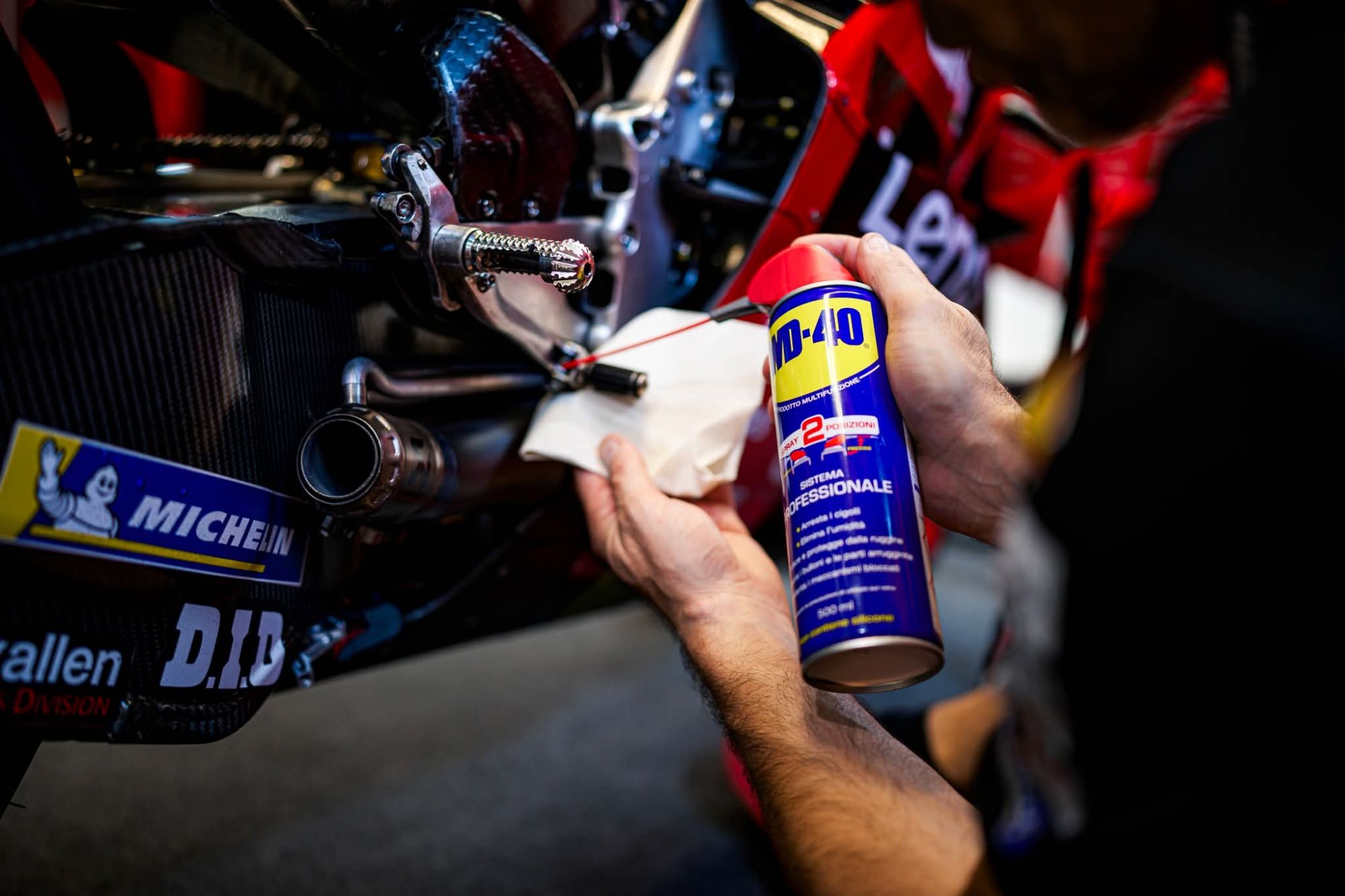 Picture of WD-40 Specialist Contact Cleaner Spra,WD-40 Multi-Use Product – Smart Straw 12 oz

The WD-40 Multi-Use Product is your all-in-one solution for maintenance, repair, and protection. Featuring the convenient Smart Straw design, it lets you spray two ways — a