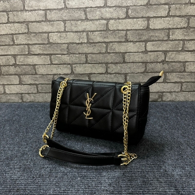 Picture of French spring new trendy women's tote bag temperament rhombic chain bag foreign fashion V grid embroidered big bag women