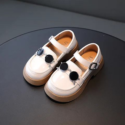 Picture of sunglass designed pump shoe for girls..glossy leather material and hook lock up