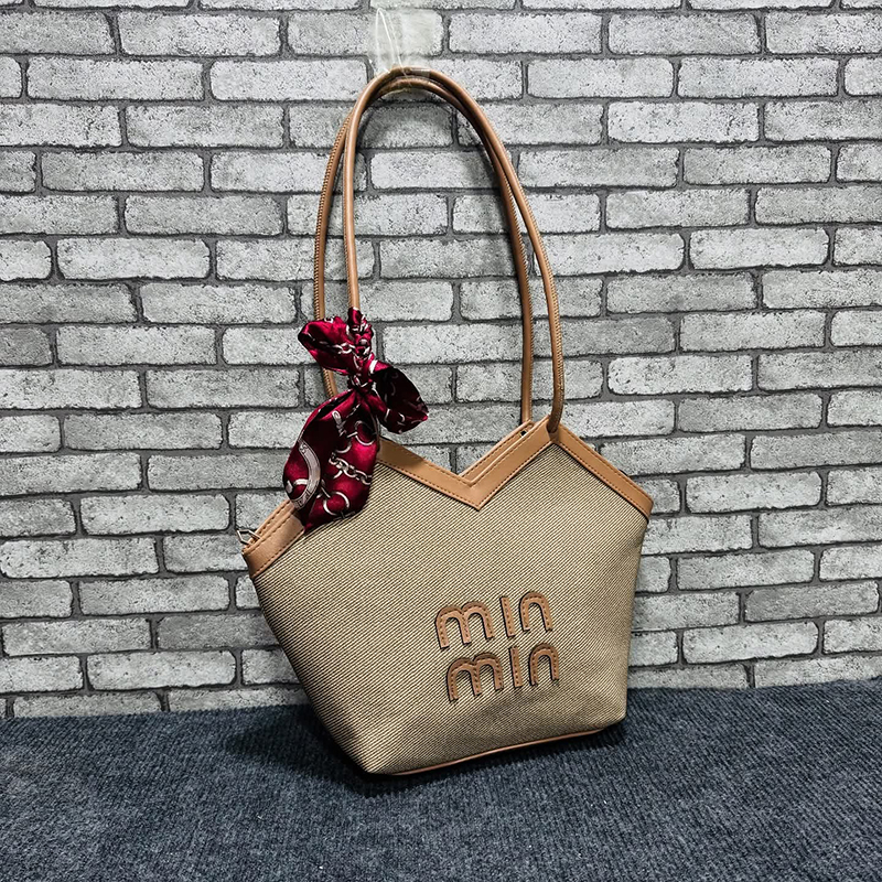 Picture of Fashion Trend Spring New Casual Bucket Bag for Ladies Foreign Style PU Leather Shoulder Messenger Bag