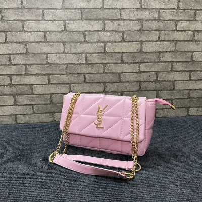 Picture of French spring new trendy women's tote bag temperament rhombic chain bag foreign fashion V grid embroidered big bag women