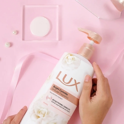 Picture of International Thailand product Lux Bright Camellia Delicate Fragrance Brightening Essence Body wash For used male/female 500 Ml