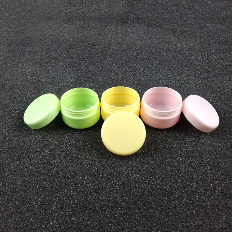 Picture of 15gm Empty plastic cosmetic Jars 4 pcs