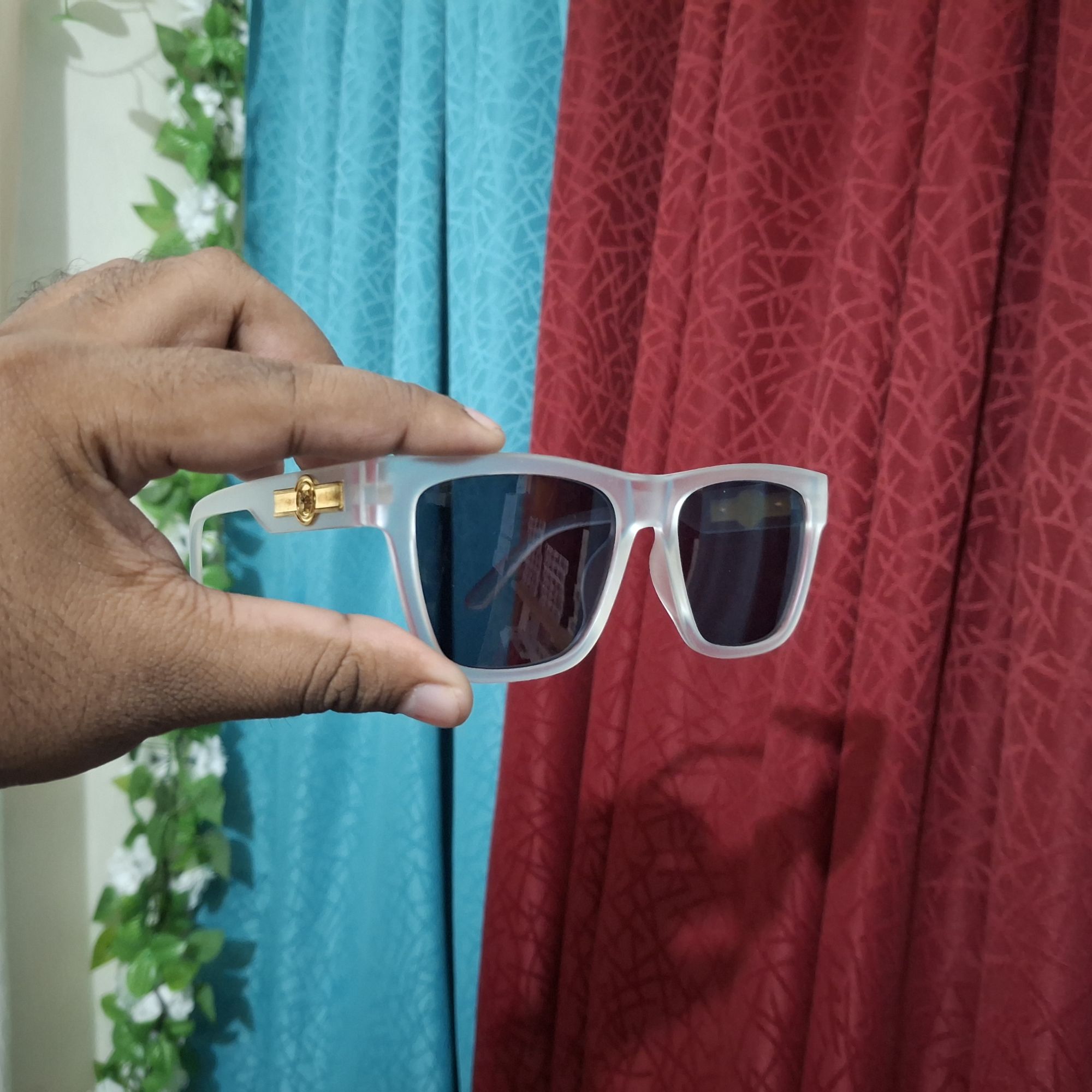 Picture of SunGlass For Men High Quality Sunglass Stylish & Fashionable Mate Black Glass & Frame Plastic Body-Only Sunglass - White