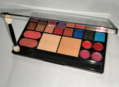 Picture of 24Huda Girl BEAUTY Swiss Edition Professional Makeup Kit For Girls