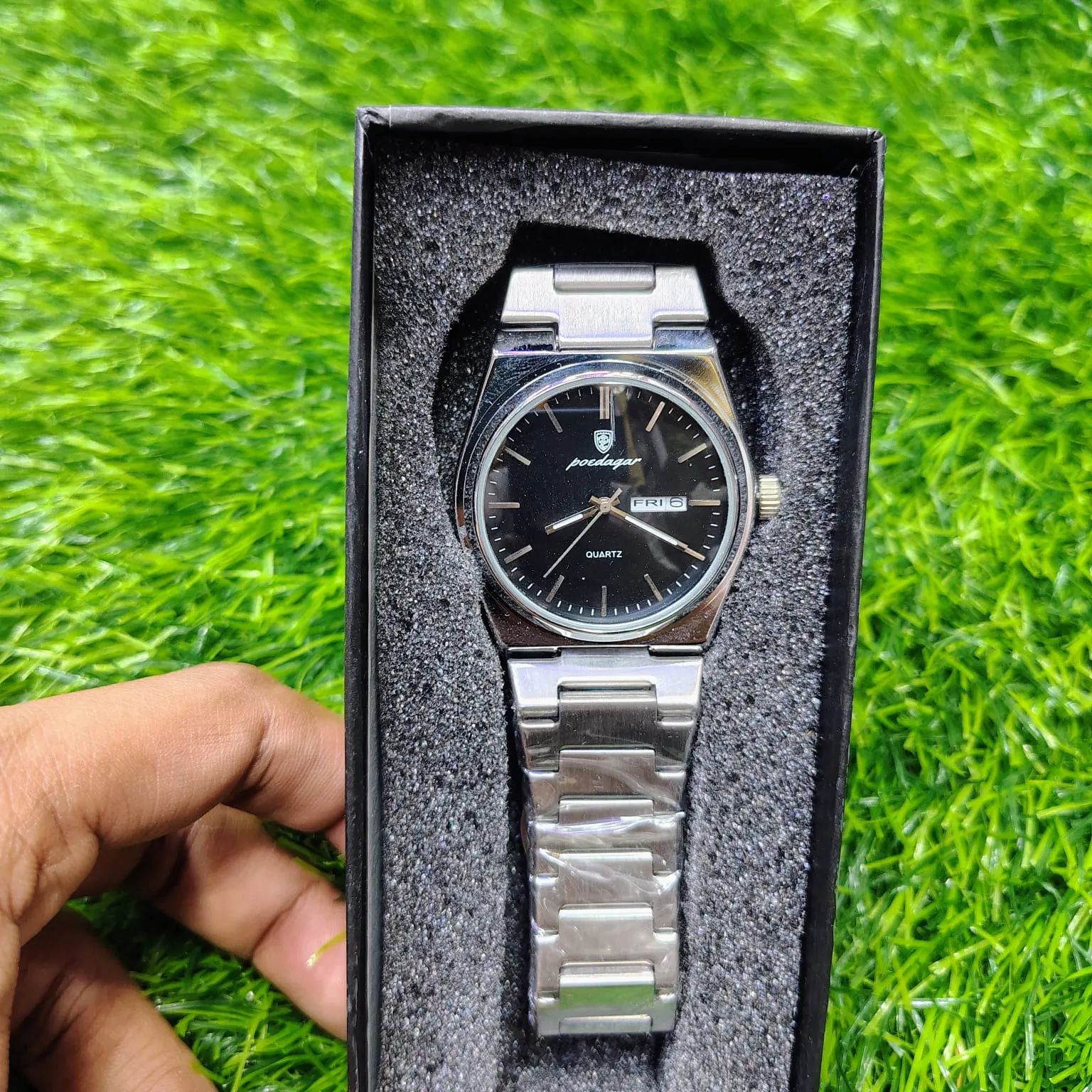 Picture of POEDAGAR 930 Men's New Luxury Luminous Date Week Stainless Steel Quartz Watch For Men