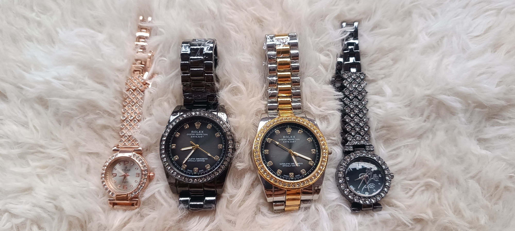 Picture of Buy 1 Get 1 Free Watch for Couple Analog Watch For Men and Women Combo Offer - 2 Watch For Man and Woman