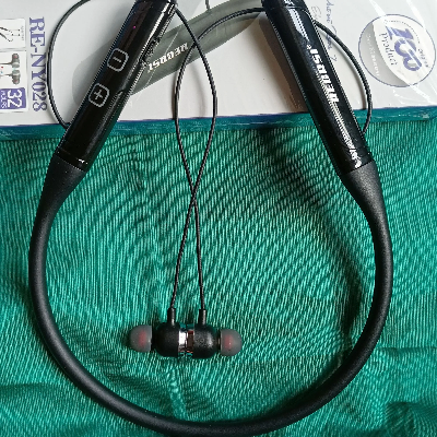 Picture of RECRSI RE-NY028 Hanging Neckband Earphone - Black