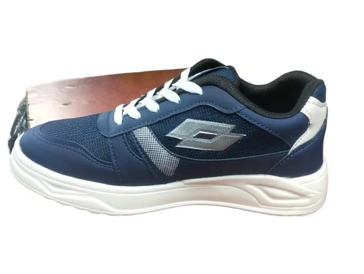 Picture of Hot Collection Stylish and Fashionable Low Top Winter and Summer Exclusive Converse Sneakers for Men - Comfortable and Suitable for All Seasons