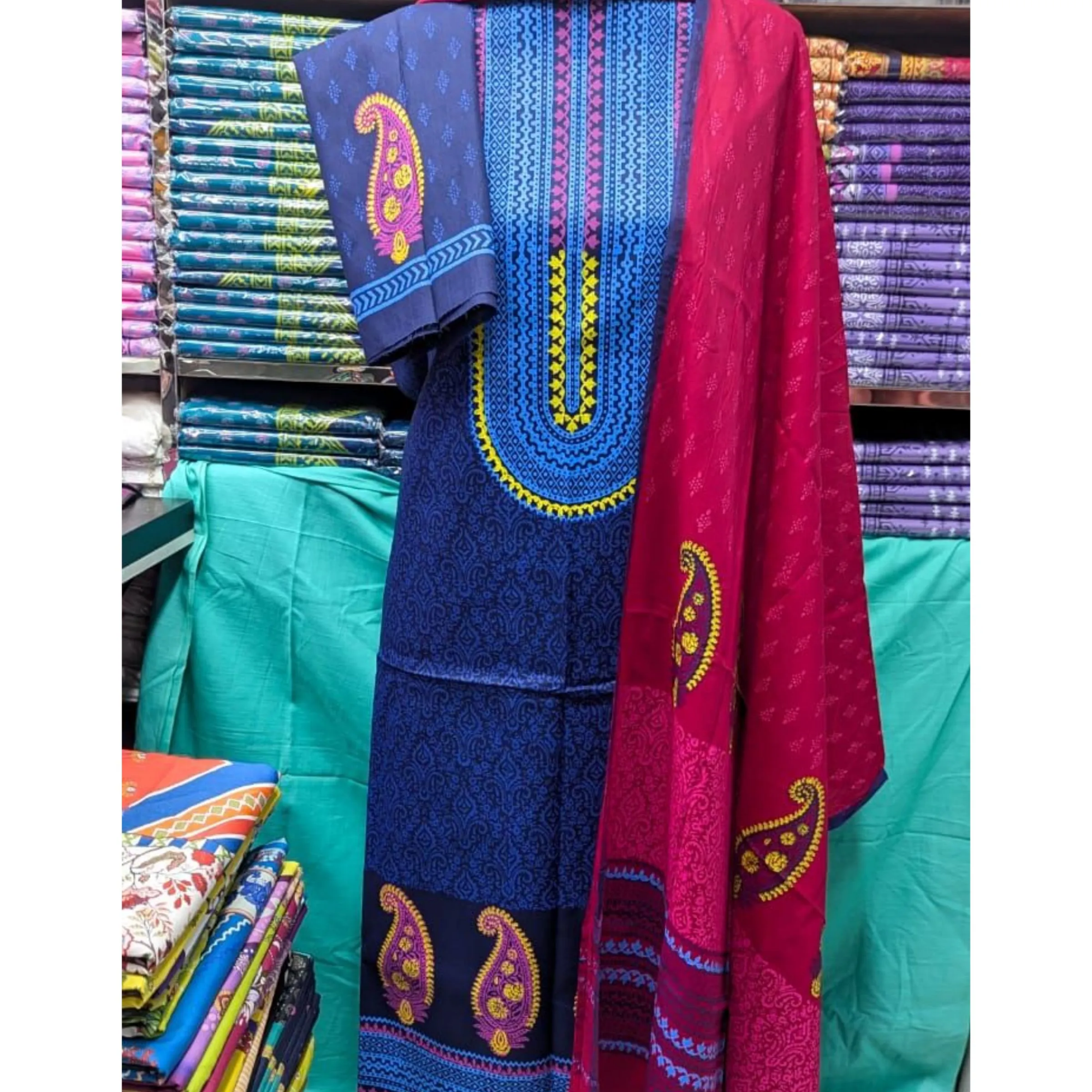 Picture of Mini Aluminium Cigarette Case, Key Ring with Cigarette Cases, Waterproof Round Cigarettes for Men, Portable Cigarette Box for Travel, Hiking, Camping