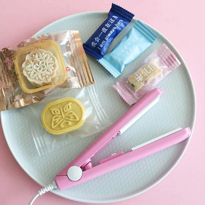 Picture of Mini Household Food Vacuum Sealer Portable Bag Clips Handheld Mini Electric Heat Sealing Machine Seal Packing Plastic Impulse Sealer ( Multi Color)