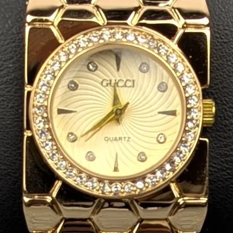 Picture of Elegant Golden Ladies Quartz Watch with Crystal Bezel – Premium Bracelet Design (Golden Dial)