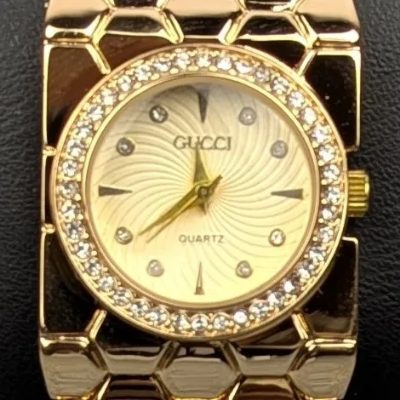 Picture of Elegant Golden Ladies Quartz Watch with Crystal Bezel – Premium Bracelet Design (Golden Dial)