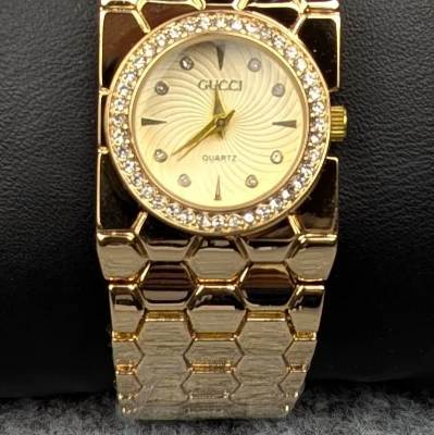 Picture of Elegant Golden Ladies Quartz Watch with Crystal Bezel – Premium Bracelet Design (Golden Dial)