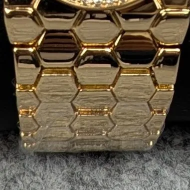 Picture of Elegant Golden Ladies Quartz Watch with Crystal Bezel – Premium Bracelet Design (Golden Dial)