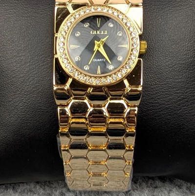 Picture of Elegant Golden Ladies Quartz Watch with Crystal Bezel – Premium Bracelet Design (Black Dial)