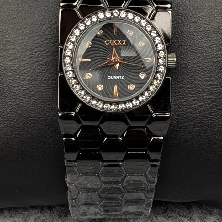Picture of Stylish Black Ladies Quartz Watch with Crystal Bezel – Premium Bracelet Design