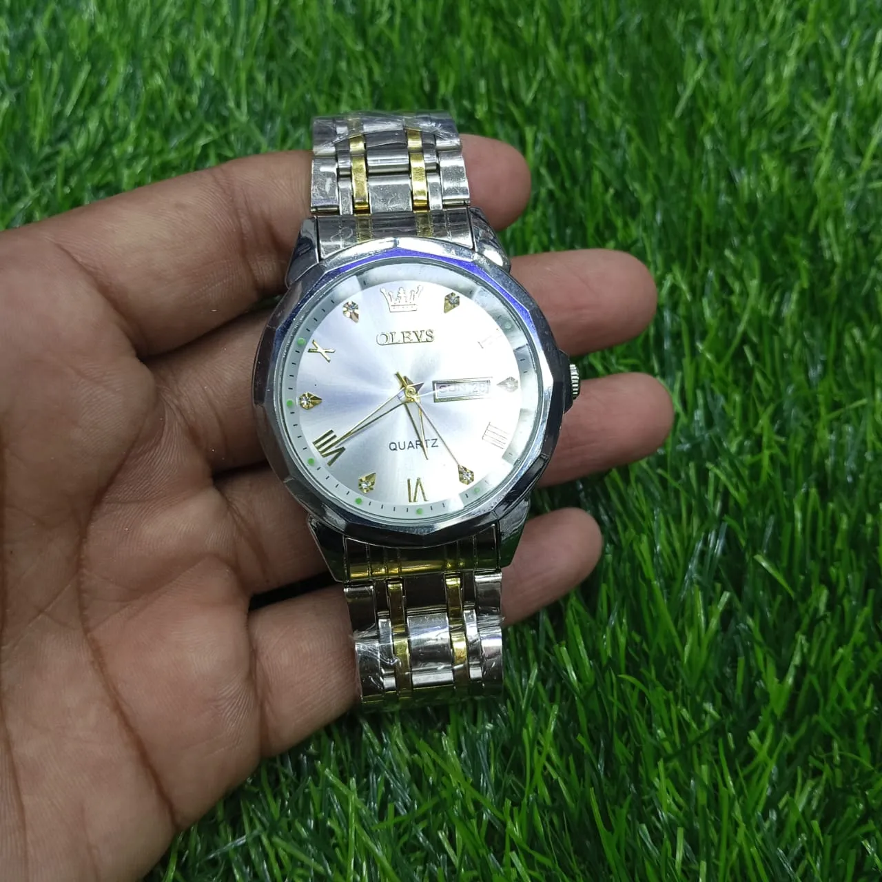 Picture of OLEVS 9931G New Exclusive Design Quartz Watch for Men ( White)