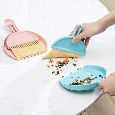 Picture of 1 Pcs Desktop Mini Broom Computer Debris Cleaning Brush Plastic Broom and Dustpan Set(Multicolor)