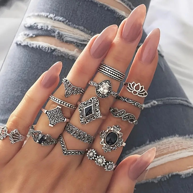 Picture of Multi-piece Luxury Finger Rings Retro Innovationed Personality Trend Hollow Snake Diamond Gold Plated Rings Set for Women