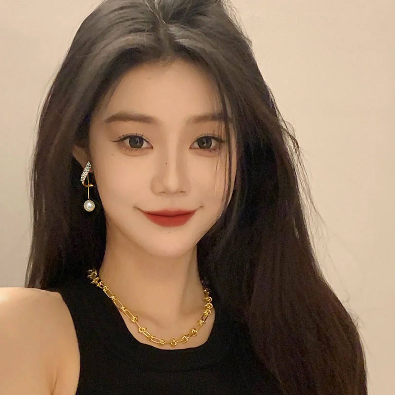 Picture of Trendy Pearl Drop Earrings Fashionable Silver Needle Full Diamond Stylish Pearl Drop Jewelry(Gold)