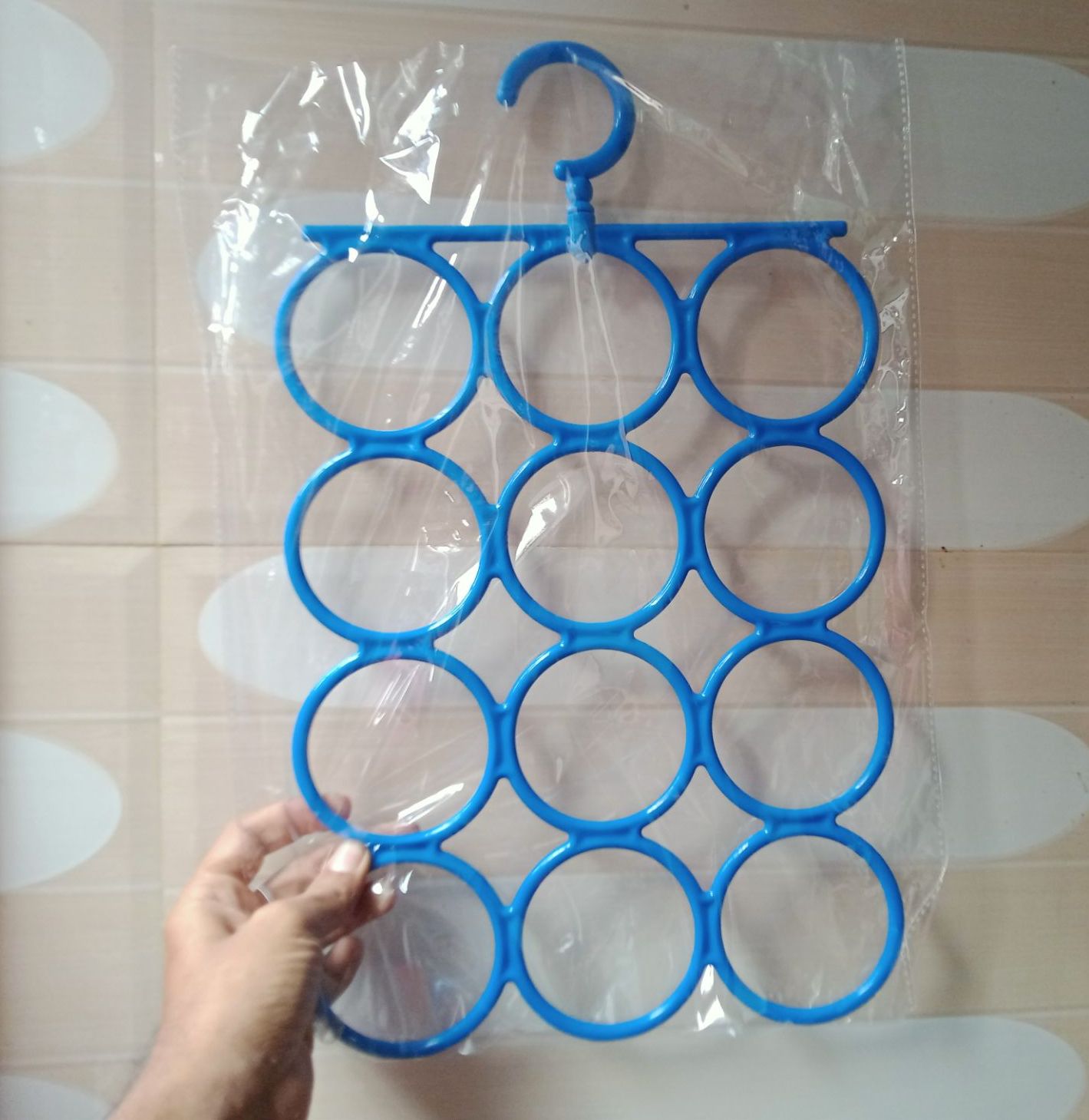 Picture of Moving Hijab Hanger Scarf Hanger For Women 12 Hole - Red