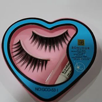 Picture of False Eyelash With Glue