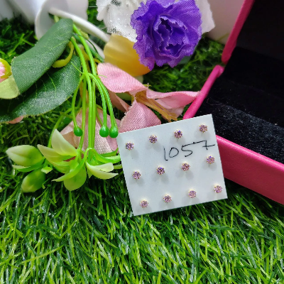 Picture of tiny crystal Circel Nose pin For Women ( Sigle pcs)