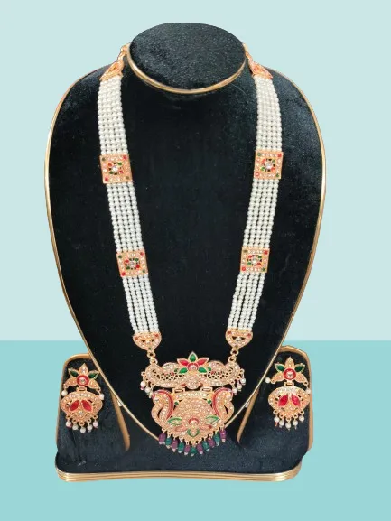 Picture of Sharee + Perfume + Neckless Set + Make Up Box Combo