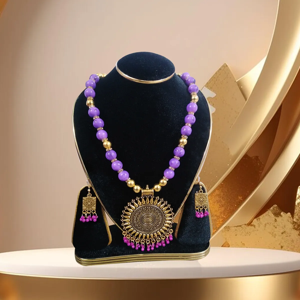 Picture of Sharee + Perfume + Neckless Set + Make Up Box Combo