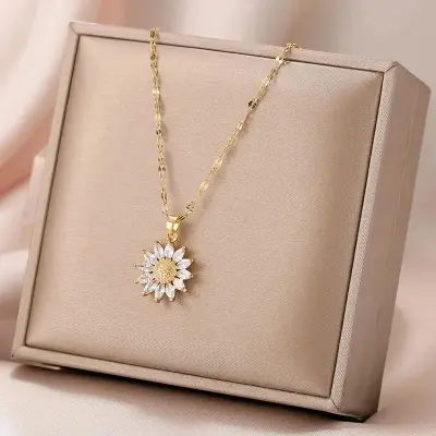 Picture of Golden Vermiculite To Sunflower Pendant Personalized Titanium Steel Necklace Women Fresh Trend Fashion Jewelry