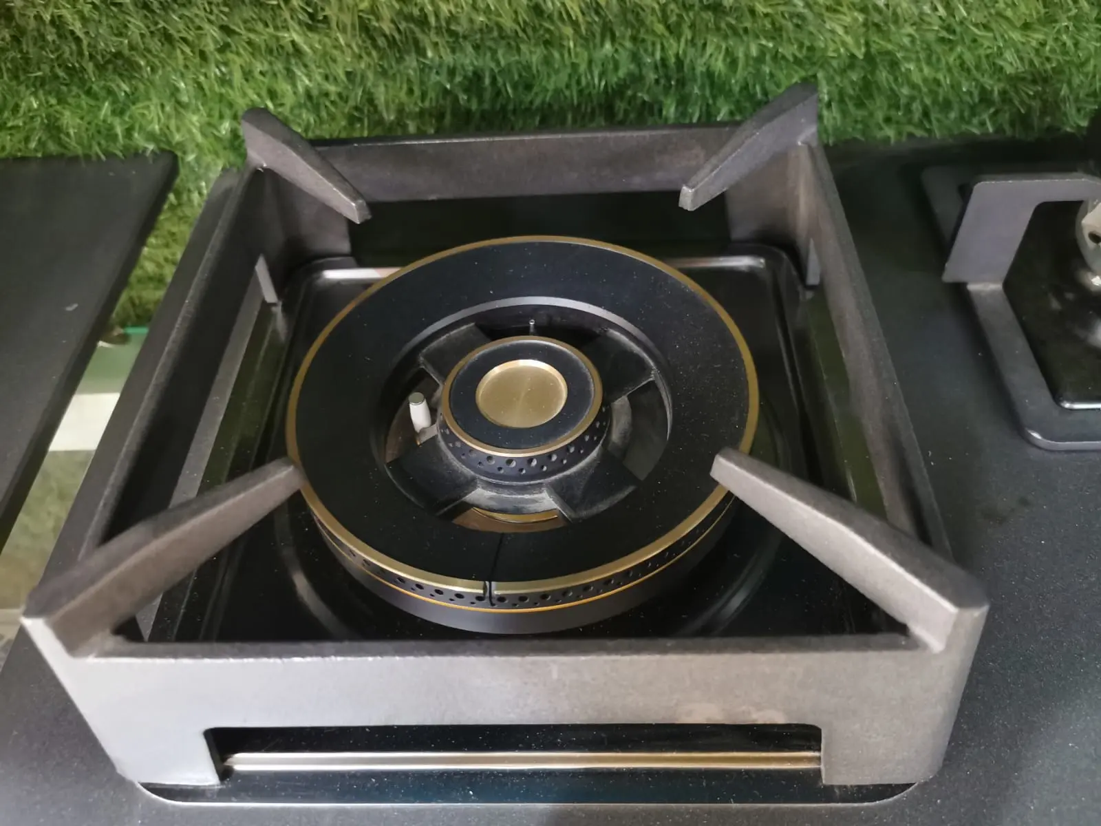 Picture of Black & Decker BD-03GS 3-Burner Automatic Gas Stove Price in Bangladesh