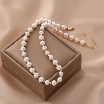 Picture of Garland off White Pearl Garland Women Fashion Tenoor - Off White