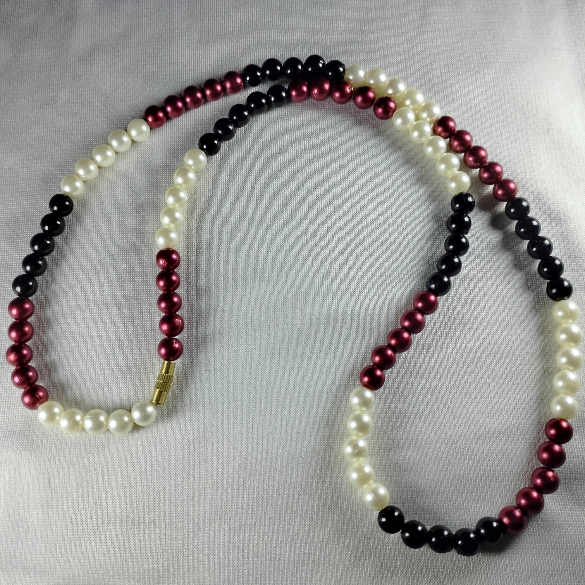 Picture of Versatile -Multicolor Pearl Simple Design Garland With Thread Lock Rose Red Off White Black Pearl Combination- Avant-garde - Multicolor