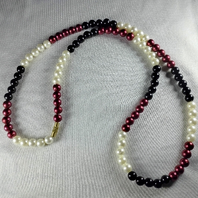 Picture of Versatile -Multicolor Pearl Simple Design Garland With Thread Lock Rose Red Off White Black Pearl Combination- Avant-garde - Multicolor