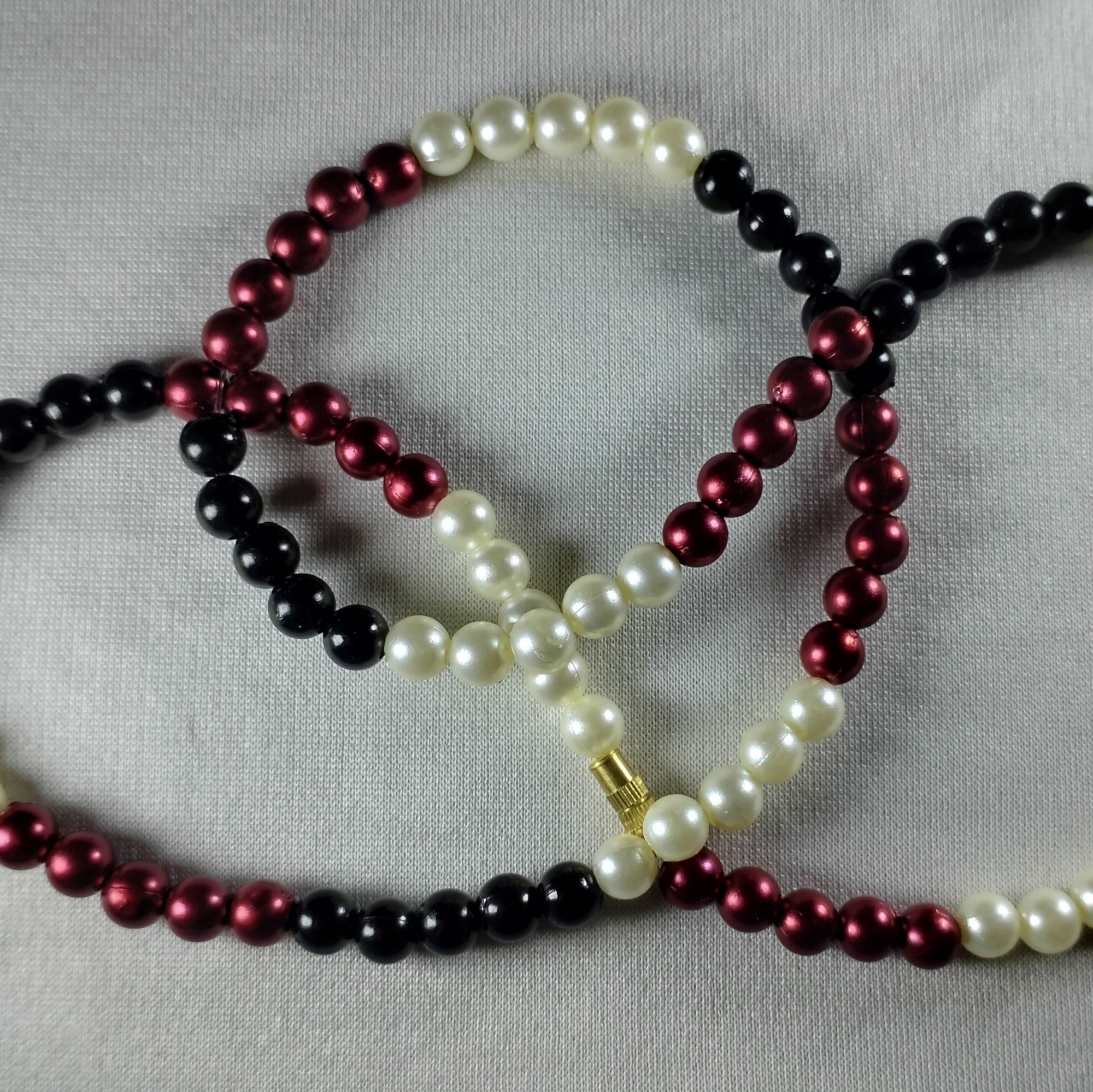 Picture of Versatile -Multicolor Pearl Simple Design Garland With Thread Lock Rose Red Off White Black Pearl Combination- Avant-garde - Multicolor