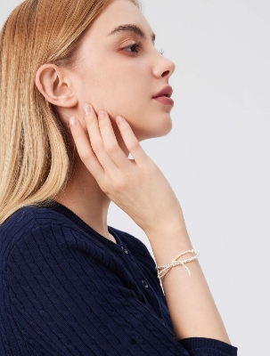 Picture of PEARL BOWKNOT BRACELET BANGLES JEWELRY FOR GIRLS AND WOMEN - Off White
