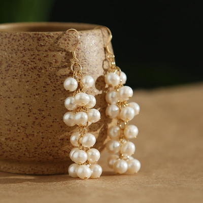 Picture of Jingle Bells Pearl Mini Beads Color Earrings for Fashion Lady Drop Earrings Women Wedding 