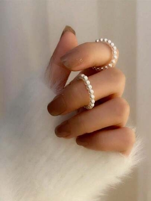 Picture of 2pcs Set Minimalist Elastic Pearl Beaded Rings For Women, Adjustable Elegant Jewelry Suitable For Daily Wear, Great Gift For Girlfriend, Sister On Christmas, Valentine's Day, Birthday - Off White