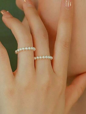 Picture of 2pcs Set Minimalist Elastic Pearl Beaded Rings For Women, Adjustable Elegant Jewelry Suitable For Daily Wear, Great Gift For Girlfriend, Sister On Christmas, Valentine's Day, Birthday - Off White