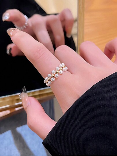 Picture of 1pc Simple Pearl Elastic Ring For Women, Light Luxury, Niche Retro, High-End Feeling, Index Finger Ring, Elegant, Net Red Ring Vintage - Off White