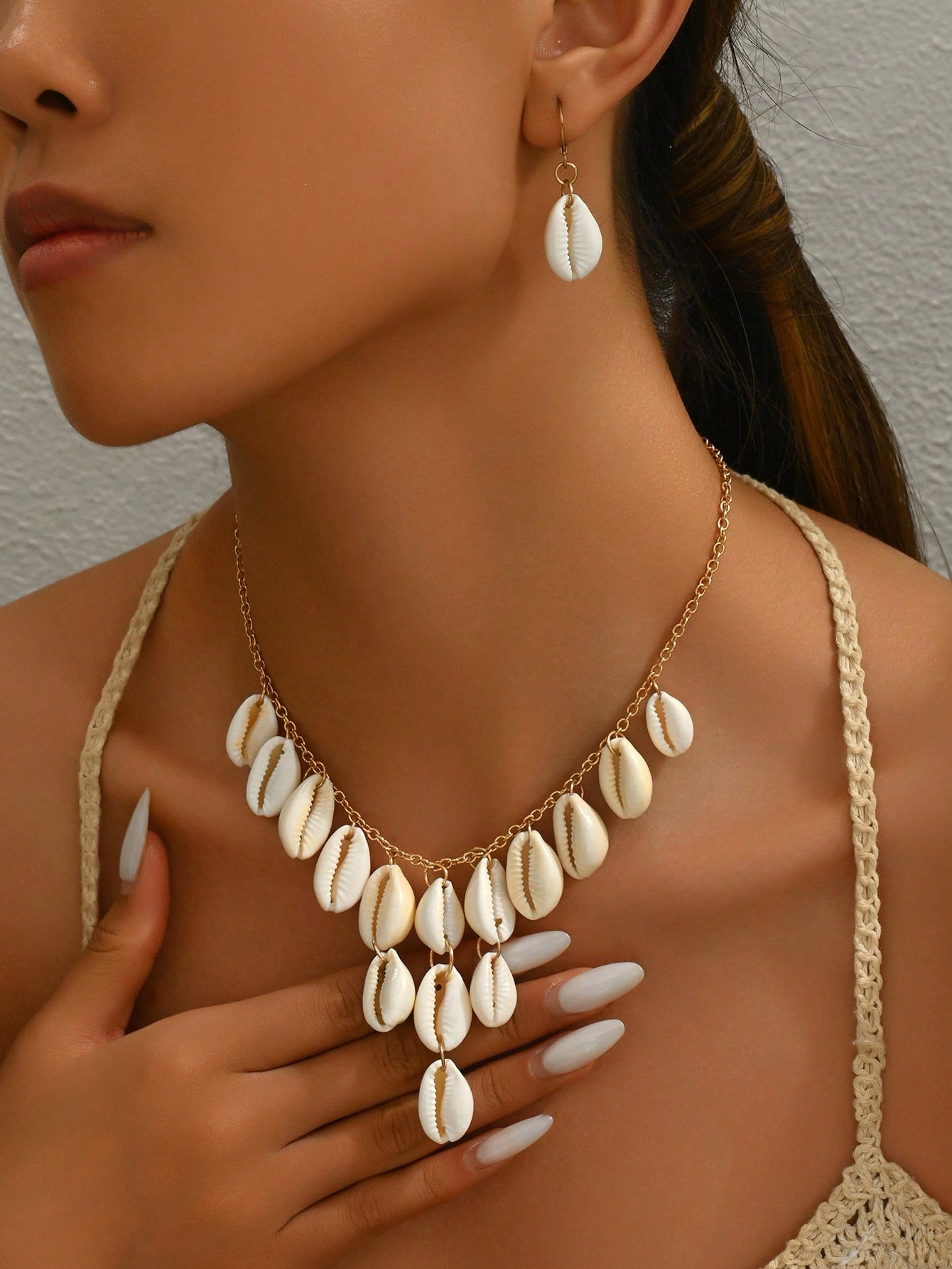 Picture of 3pcs/Set Summer Beach Style Women Jewelry Set, Including Natural Shell Pendant, Tassel Earrings, And Necklace, Elegant Boho Versatile Small Batch - Gold