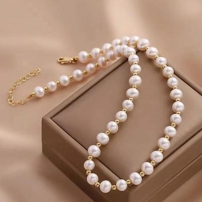 Picture of Garland off White Pearl Garland Women Fashion Tenoor - Multi